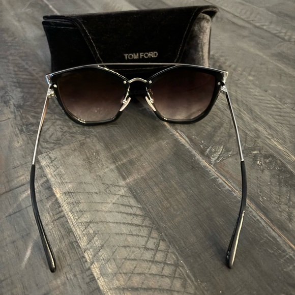 Women’s Tom ford Sunglasses - Picture 2 of 3